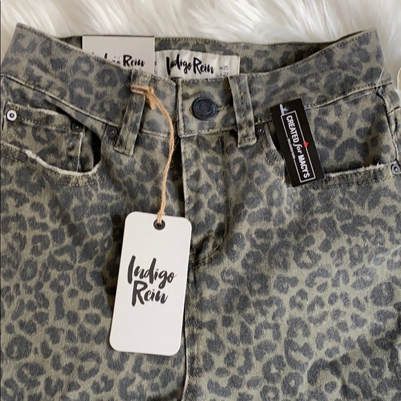 Indigo Rein
Juniors' Leopard-Print Cropped… - Picture 6 of 10